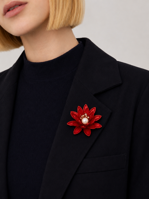 Broszka kwiat – elegancka broszka damska w kolorze czerwonym