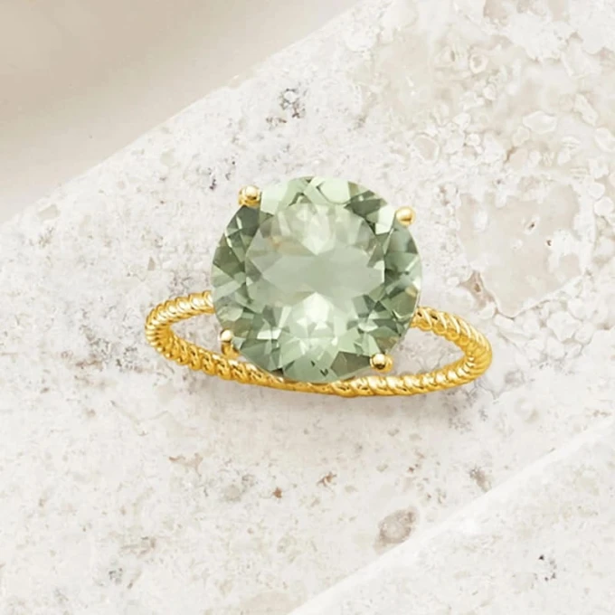Pozłacany pierścionek z dużą zieloną cyrkonią
