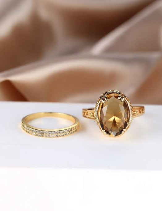 Zestaw dwóch pozłacanych pierścionków z dużym brązowym kamieniem