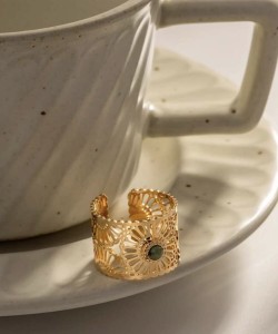 Pierścionek pozłacany ażurowy szeroki z zielonym kamieniem sogold