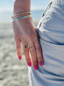 Złota bransoletka 585 z kolekcji Premium SoGold. Płaska, geometryczna forma z regularnych okrągłych elementów – nowoczesna biżuteria damska.