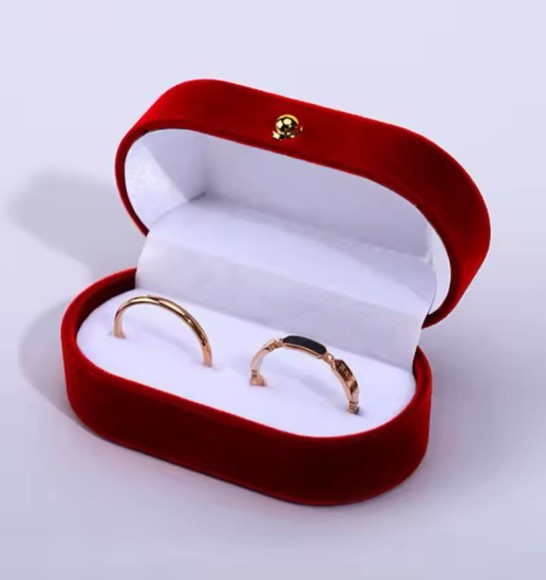 Pudełko na pierścionki w stylu Vintage - czerwone