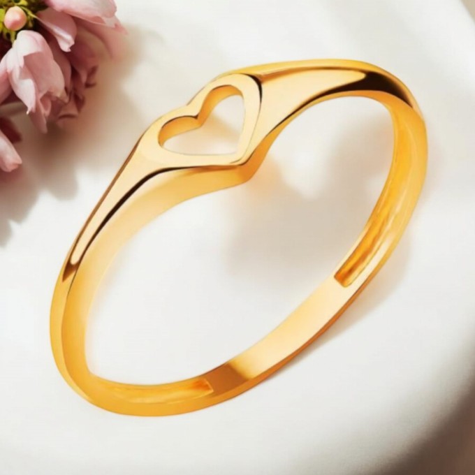 Złoty pierścionek z sercem