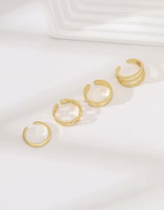 Zestaw czterech pierścionków na palec u stopy