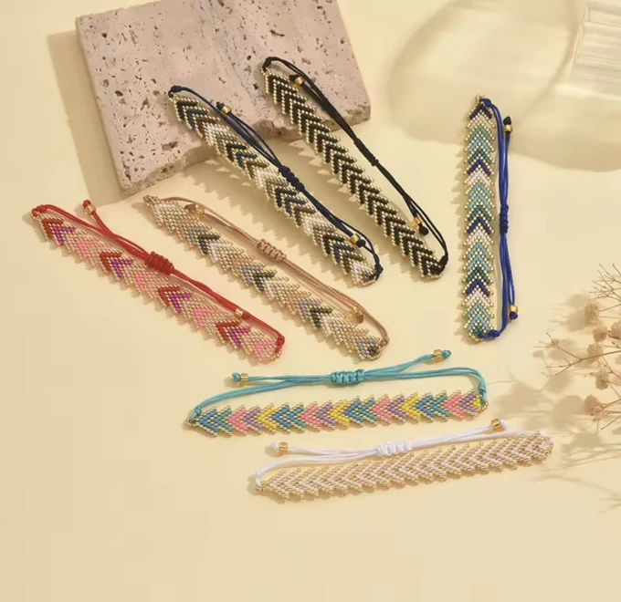Bransoletka Boho z koralików - różowa