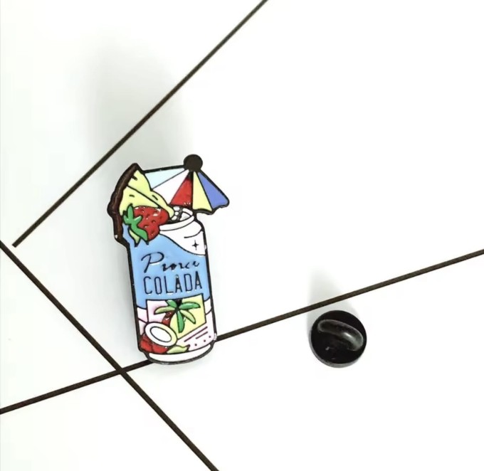 Broszka - pin z emalią Pina Colada