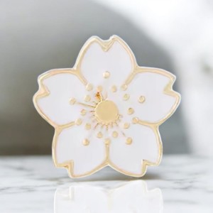 Broszka - Pin w kształcie kwiata