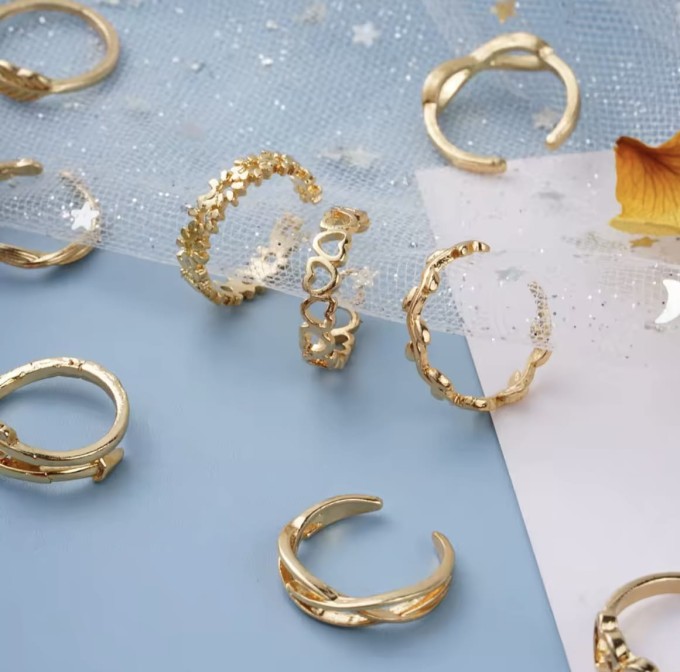 Zestaw pierścionków na palec u stopy - pióro i strzała