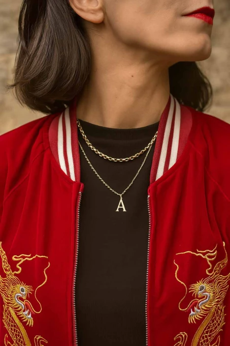 Złota zawieszka literka A ze złota 375 – minimalistyczna zawieszka inicjał, personalizowana biżuteria damska Sogold.