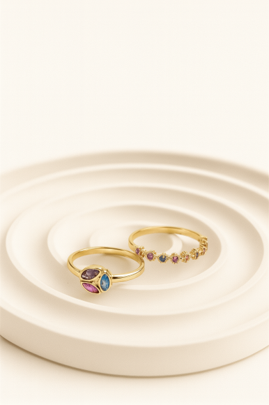 Złoty pierścionek z trzema kolorowymi cyrkoniami pr.585