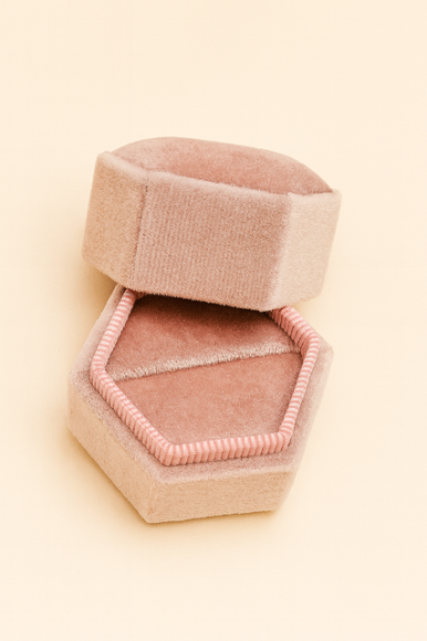 Pudełko na pierścionek - aksamitne różowe