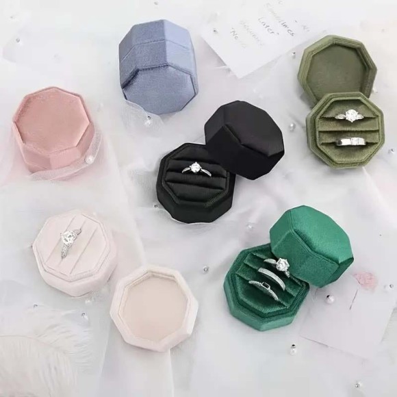 szkatułka czarna.jpg