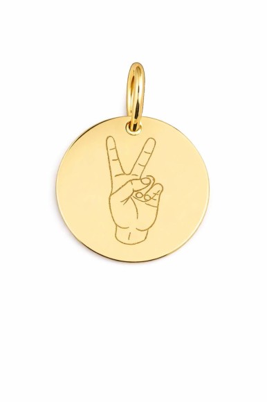 Złota zawieszka okrągła z grawerem dłoni w geście peace – minimalistyczna zawieszka ze złota 585, biżuteria damska Sogold.