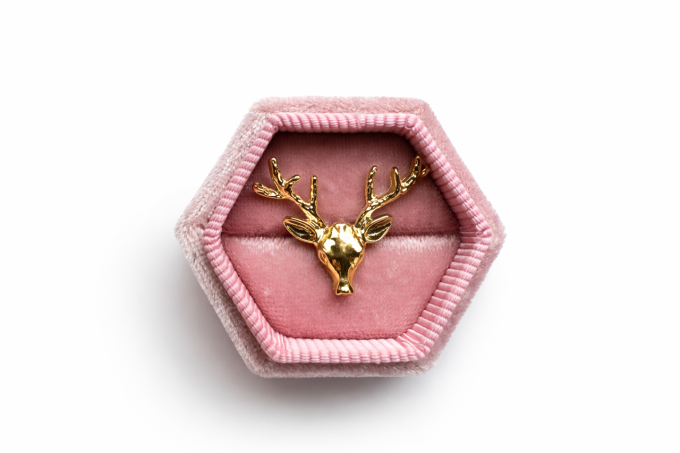 Broszka - pin pozłacana - Jeleń sogold