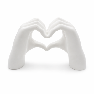 dekoracyjna figurka dłoni tworzących serce minimalistyczna biała