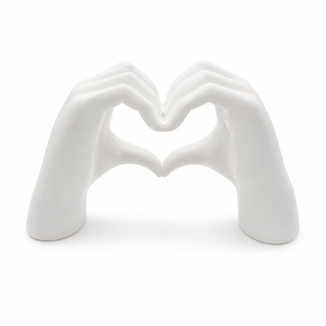 dekoracyjna figurka dłoni tworzących serce minimalistyczna biała