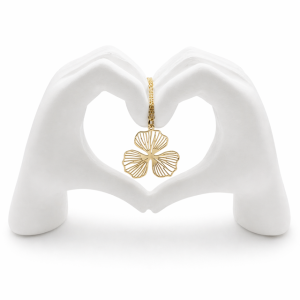 dekoracyjna figurka dłoni tworzących serce minimalistyczna biała