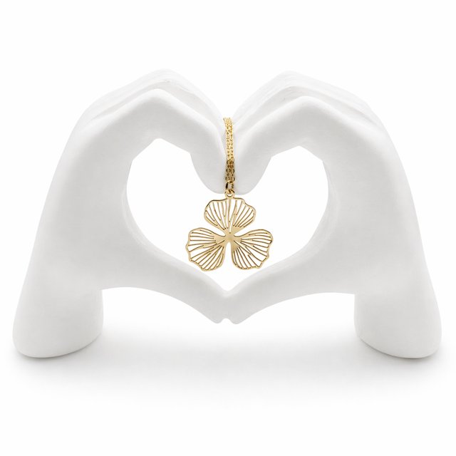 dekoracyjna figurka dłoni tworzących serce minimalistyczna biała