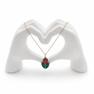 dekoracyjna figurka dłoni tworzących serce minimalistyczna biała