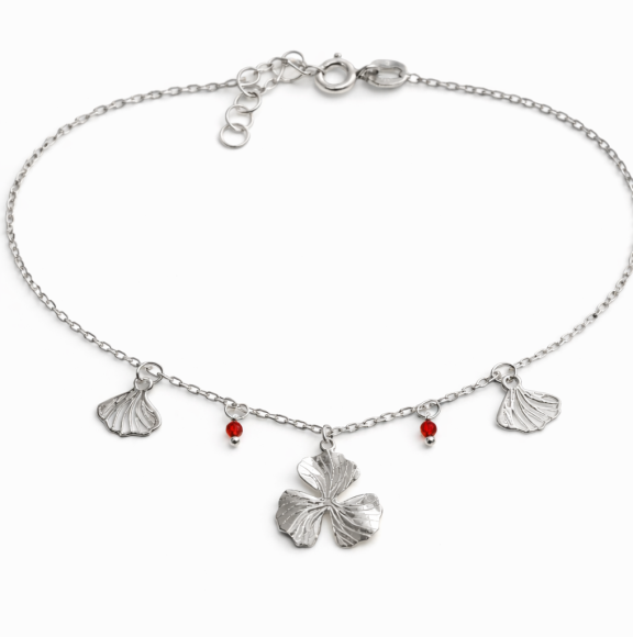 Bransoletka srebrna z kwiatem i czerwonymi kamieniami